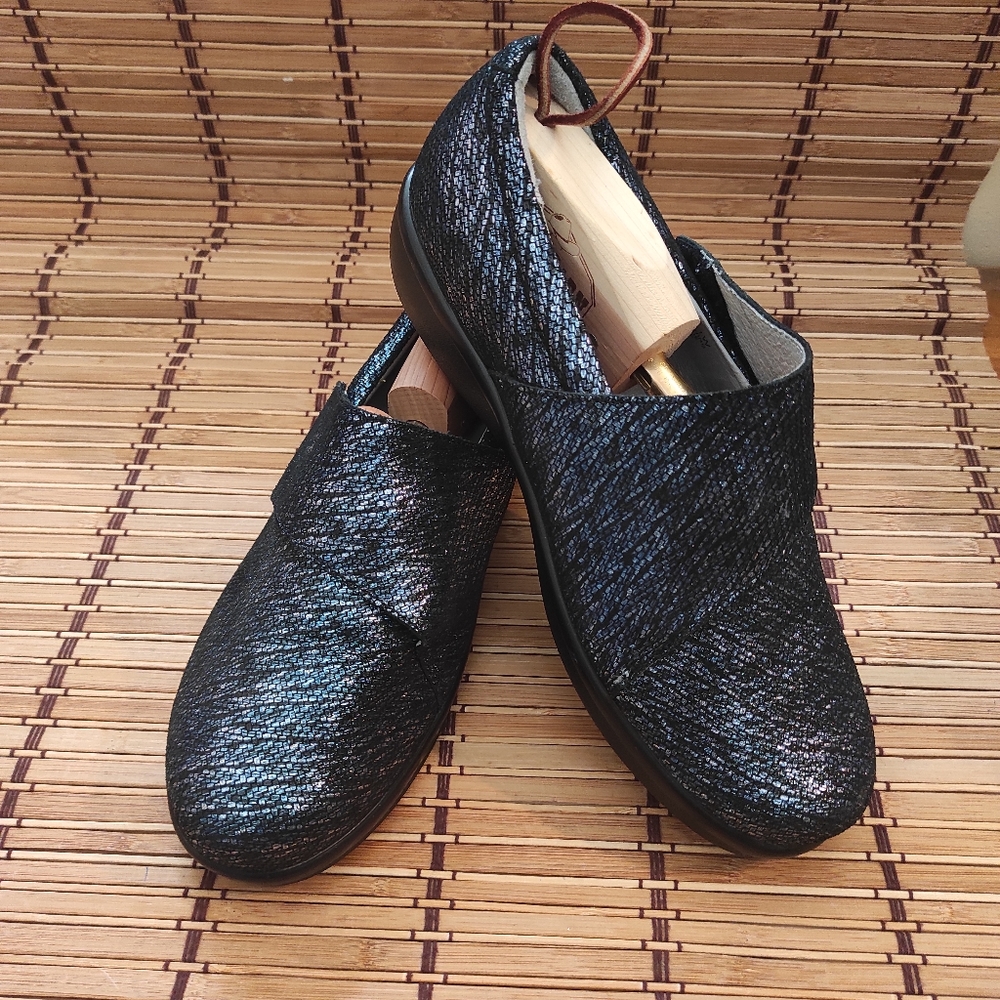 Alegria Lauryn strapped wedges size 41w slip ons